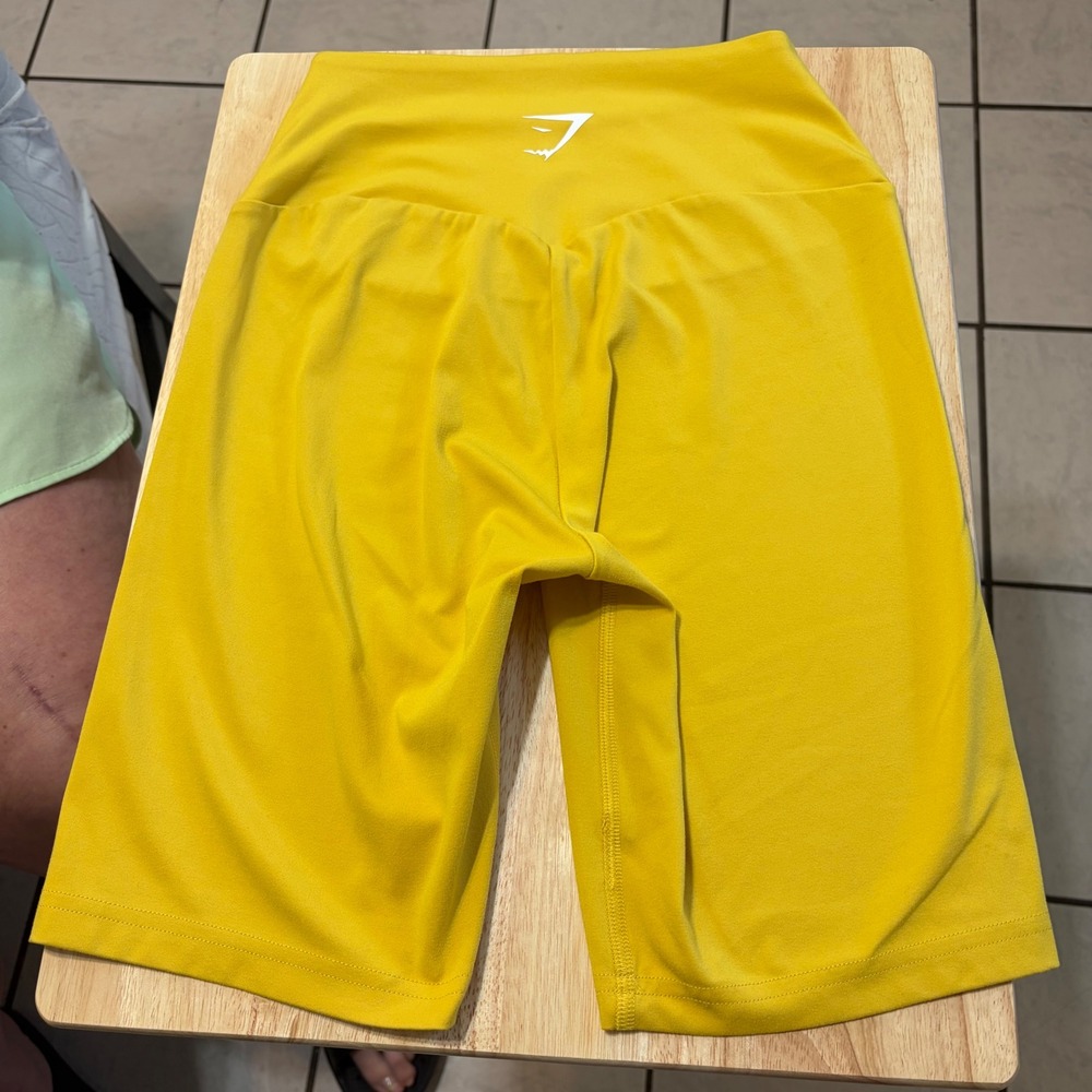 Gymshark Biker Shorts Womens Medium Yellow Excellent High Rise Scrunch Detail - Picture 3 of 6